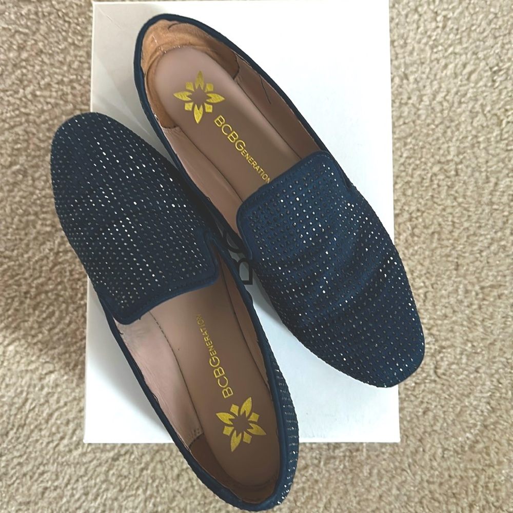 BCBG JUSTINE CRYSTAL SHOES. NAVY BLUE